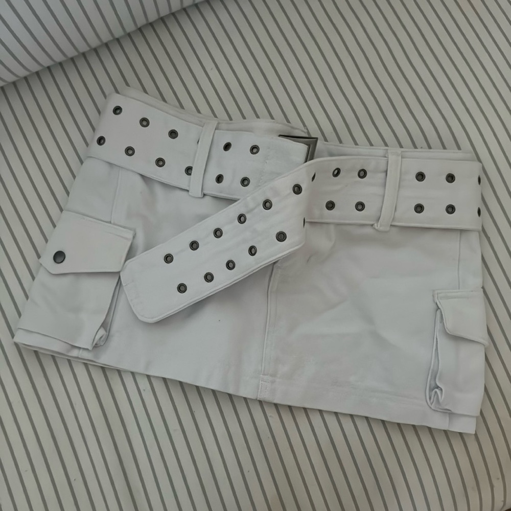 iconic cargo mini skirt never worn